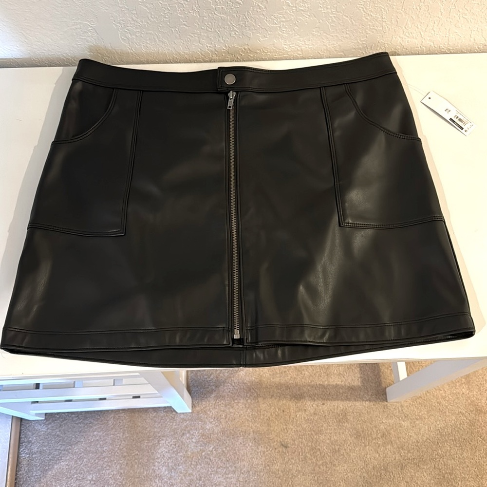 XXL(19) Pleather Skirt